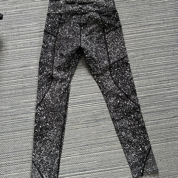 Lululemon thermal leggings - Picture 2 of 6